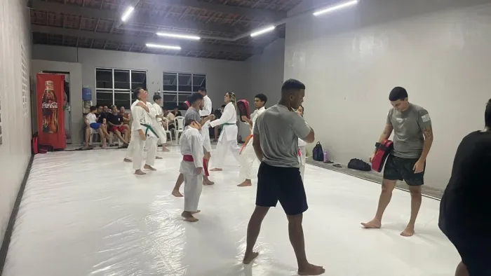 ALUGA-SE espaço comercial