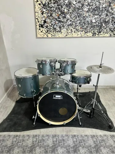 Bateria D-One Rocket + Banco + Peles Remo + Kits Pratos Estudo