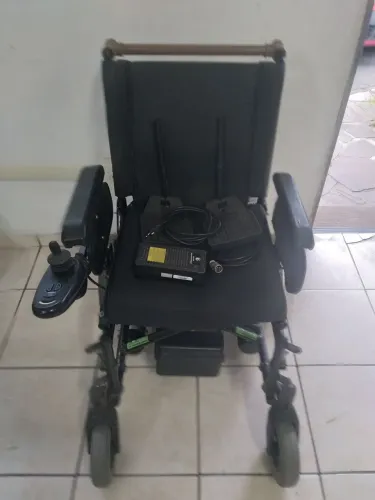 Cadeira de rodas motorizada