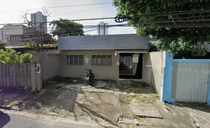 Casa comercial para Aluguel aluguel possui 100m² com 3 quartos em Encruzilhada - Recife -