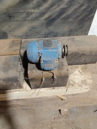 Motor elétrico trifásico Weg 