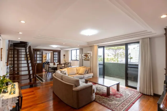 Cobertura duplex no Água Verde com 414 m² e terraço ensolarado, 4 suítes |Água Verde, próx