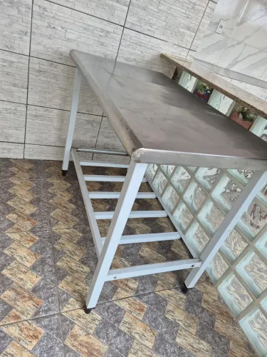 Mesa inox em perfeito estado