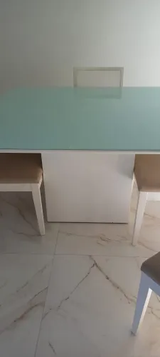 Mesa de Jantar laqueada quadrada
