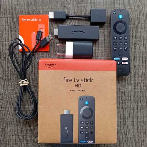 Amazon Fire TV Stick dispositivo transforma entrada HDMI em uma Smart TV completa