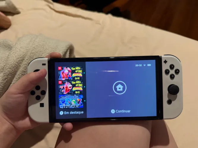 Nintendo Switch Oled + 2 controles Joy Con
