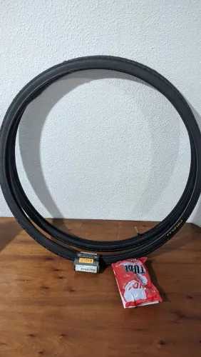 Par de pneu e câmara aro 29 , 700/32 novos nunca usados .