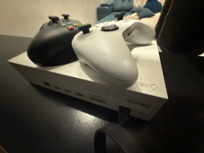 Xbox série S 521G seminovo + 2 controles