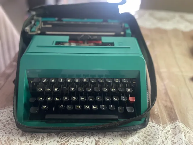 Máquina de escrever Olivetti Studio 45