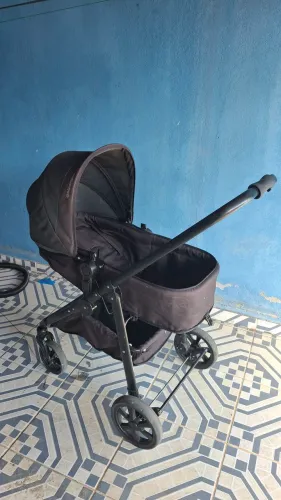 Carrinho de bebê Moisés e bebê conforto