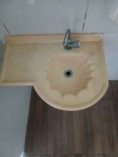 Pia ,lavabo com torneira tipo marmorite .Seminova.