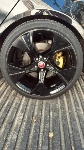 JOGO RODAS ARO 20 F TYPE PNEUS P ZERO