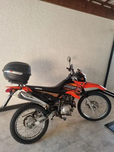 Moto muito nova e conservada!!!