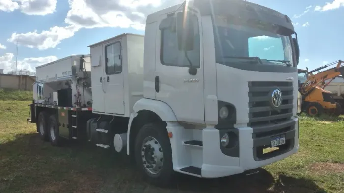 VW 26280 6x2 ano 2023 Silo Romanelli TBR500 cabine suplementar com banheiro