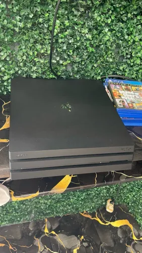 Vendo PS4 pro novo sem marcas de uso