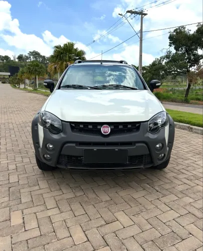 Fiat Strada Adv. Ext. 1.8 Locker Dual.flex CE 2016