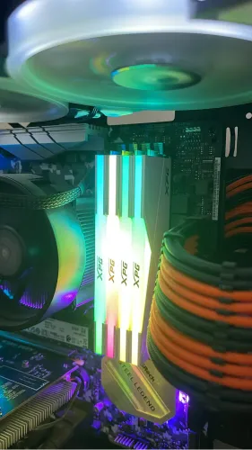 Memórias Ram XPG 16gb (2x8) com RGB branca