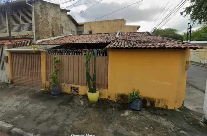 Casa com 3 quartos (2 suítes) em localização privilegiada - Jatiúca
