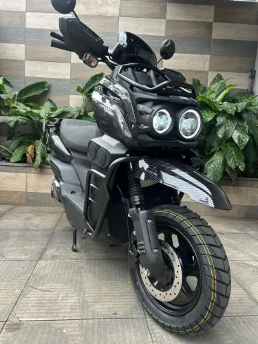 Scooter elétrica TANK lançamento 