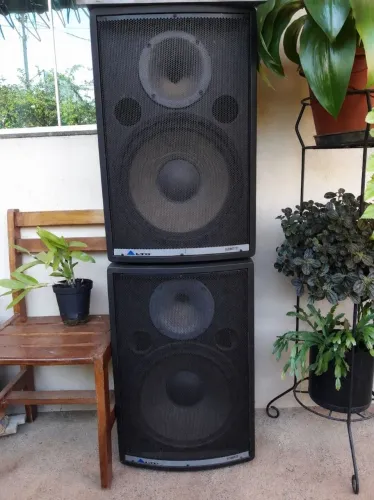Kit Som Profissional: Potência Ciclotron Wattsom DBK 1500 + Par de Caixas Passivas de 15"