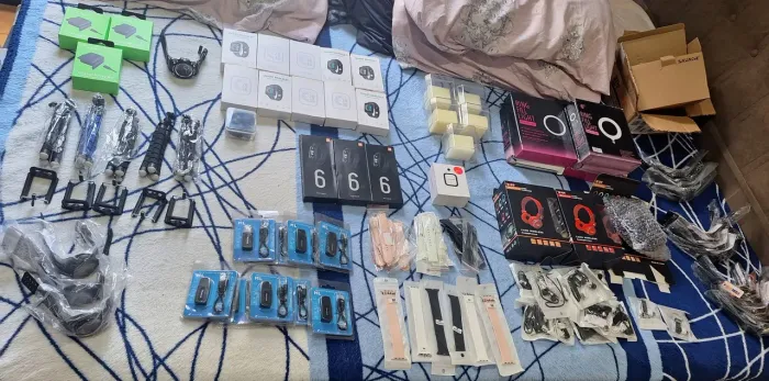 Estoque de produtos eletrônicos e relógios para venda