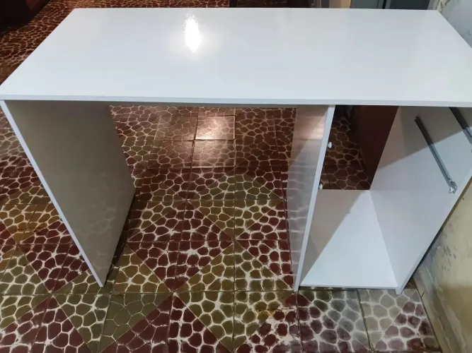 Escrivaninha nova zerada sem gavetas