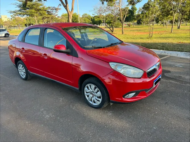 Fiat Grand Siena Attrac. 1.4 EVO F.flex 8V 2013