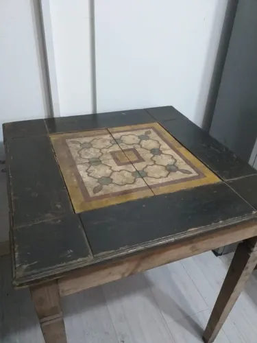Mesa de Madeira Rústica com Tampo Decorativo