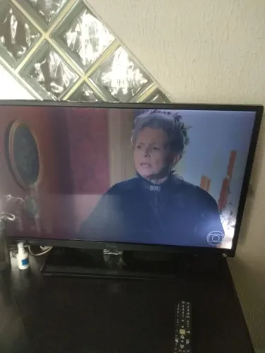 TV Philco Led ( Não é smart, mas tem Netflix e YouTube instalado )