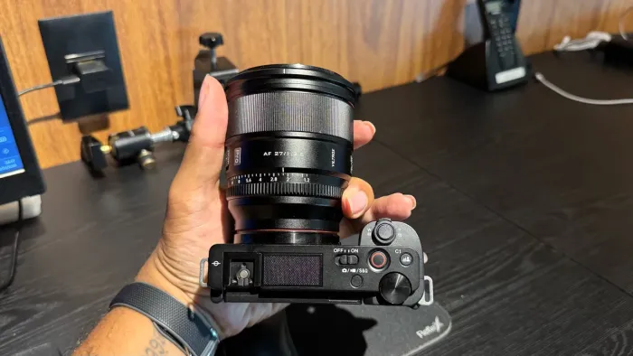 Câmera Sony ZV-E10 + Lente Viltrox Pro 27mm f/1.2 E-mount