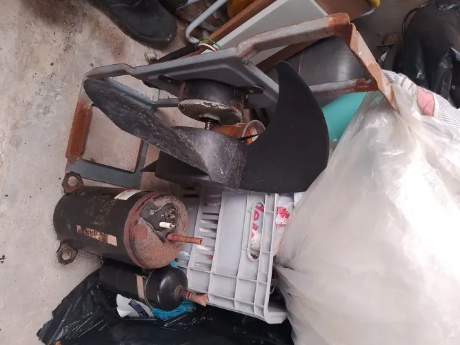 Compressor rotativo de ar-condicionado