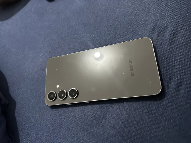 Samsung Galaxy S24 FE 256 GB - Impecável