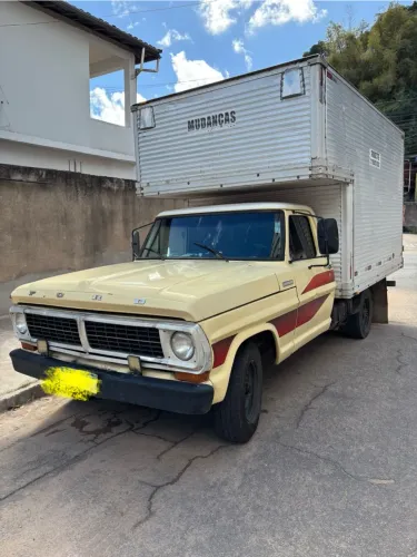 Vendo F-2000 81 no baú 