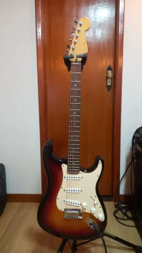 Guitarra Fender American Deluxe