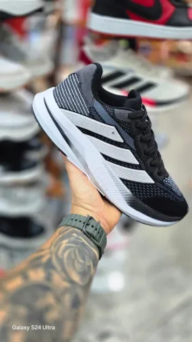 Tênis adidas 39