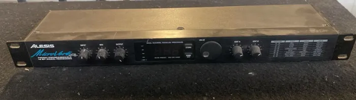 Alesis MicroVerb 4 - Processador de Efeitos