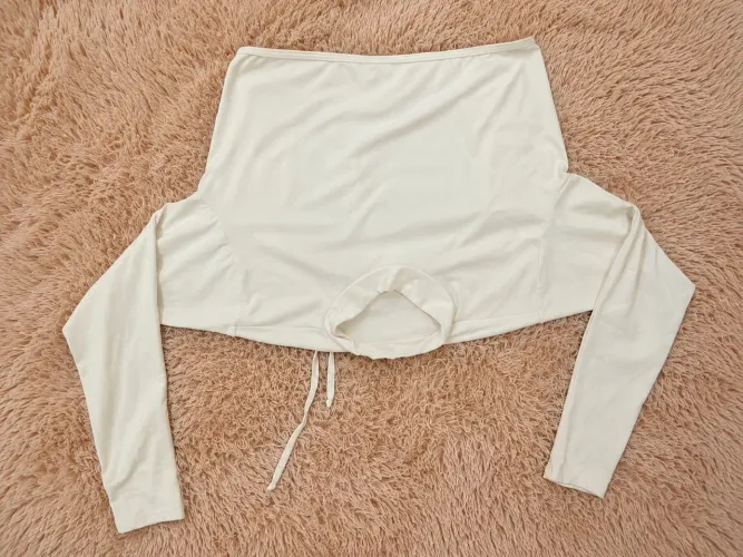 Vendo essas roupas preço de bazar, umas estão usadas e outras novas