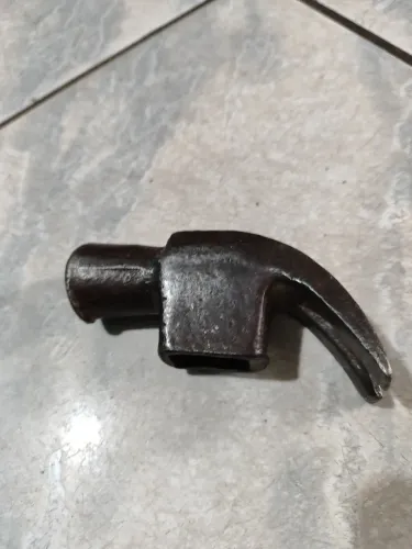 Martelo sem cabo ( bom estado)