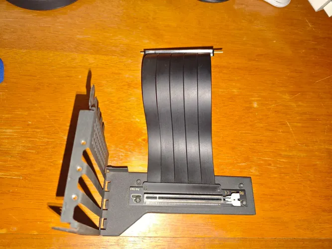 Kit Suporte Vertical para GPU + Cabo Riser PCIe 4.0 x16 Teucer 200mm