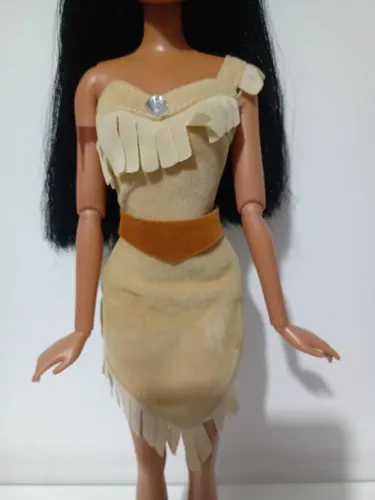 Boneca Pocahontas Disney Store (cabelo foi cortado)