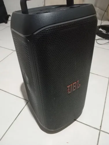 Vendo uma caixa de som JBL esta tudo perfeito