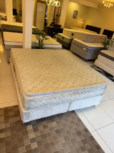 Cama de Casal queen
