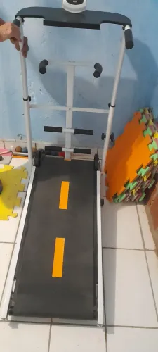ESTEIRA ERGOMETRICA MONTADA MAIS NUNCA USADA, ESTA NOVA.