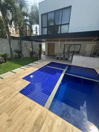 Imóvel para venda possui 300 metros quadrados com 4 quartos