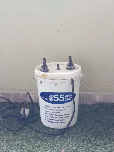 Compressor para encher balões de festa.