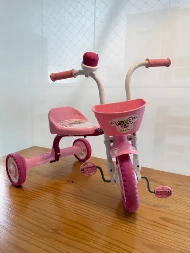 Triciclo rosa em alumínio