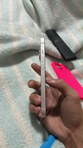 Vende se iPhone 13