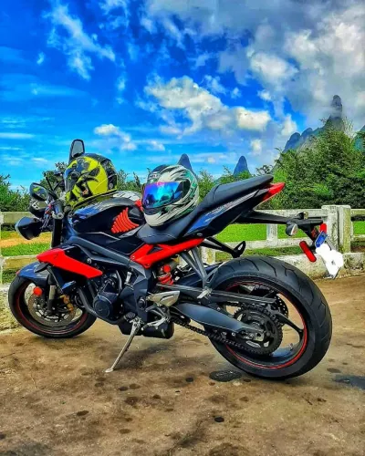 TRIUMPH Street Triple 675r