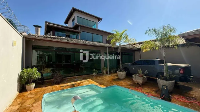 Casa Exclusiva para Aluguel em Piracicaba - 4 Quartos (1 Suíte) com Piscina e Espaço Gourm