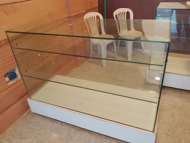 2 Vitrine balcão